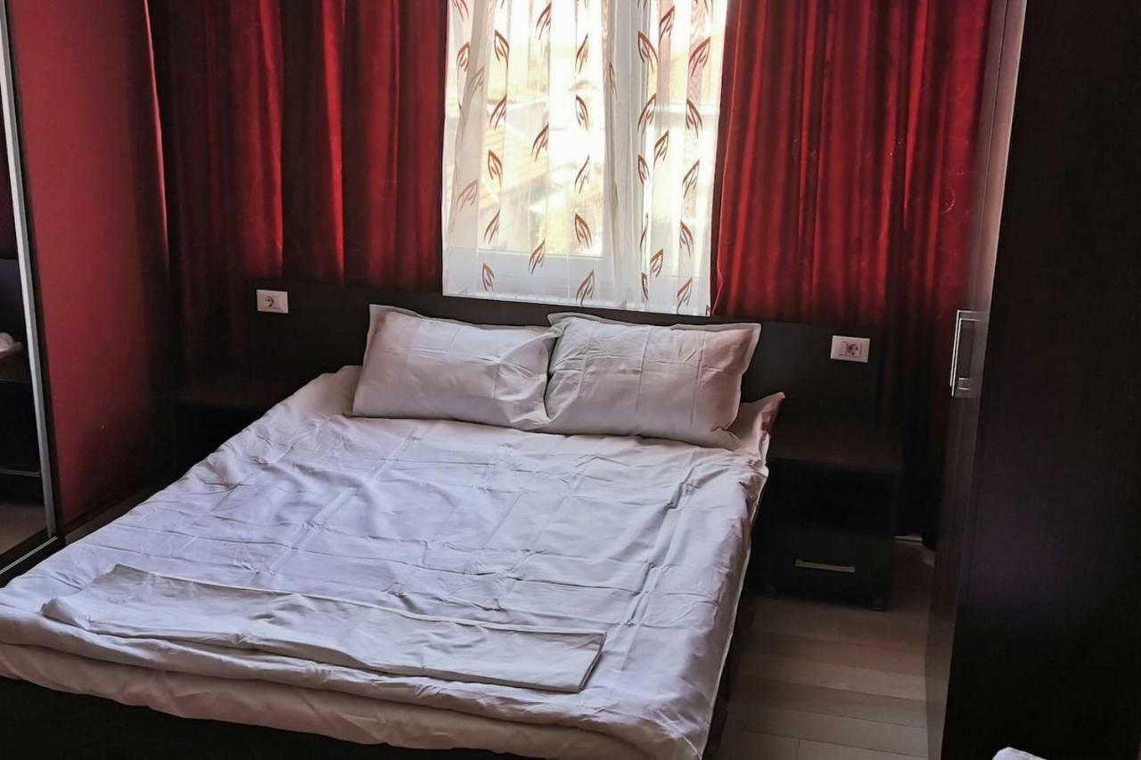 Luxury Apartment With Two Bedrooms And Large Living Room, 100 Square Meters, City Center Oradea Dış mekan fotoğraf