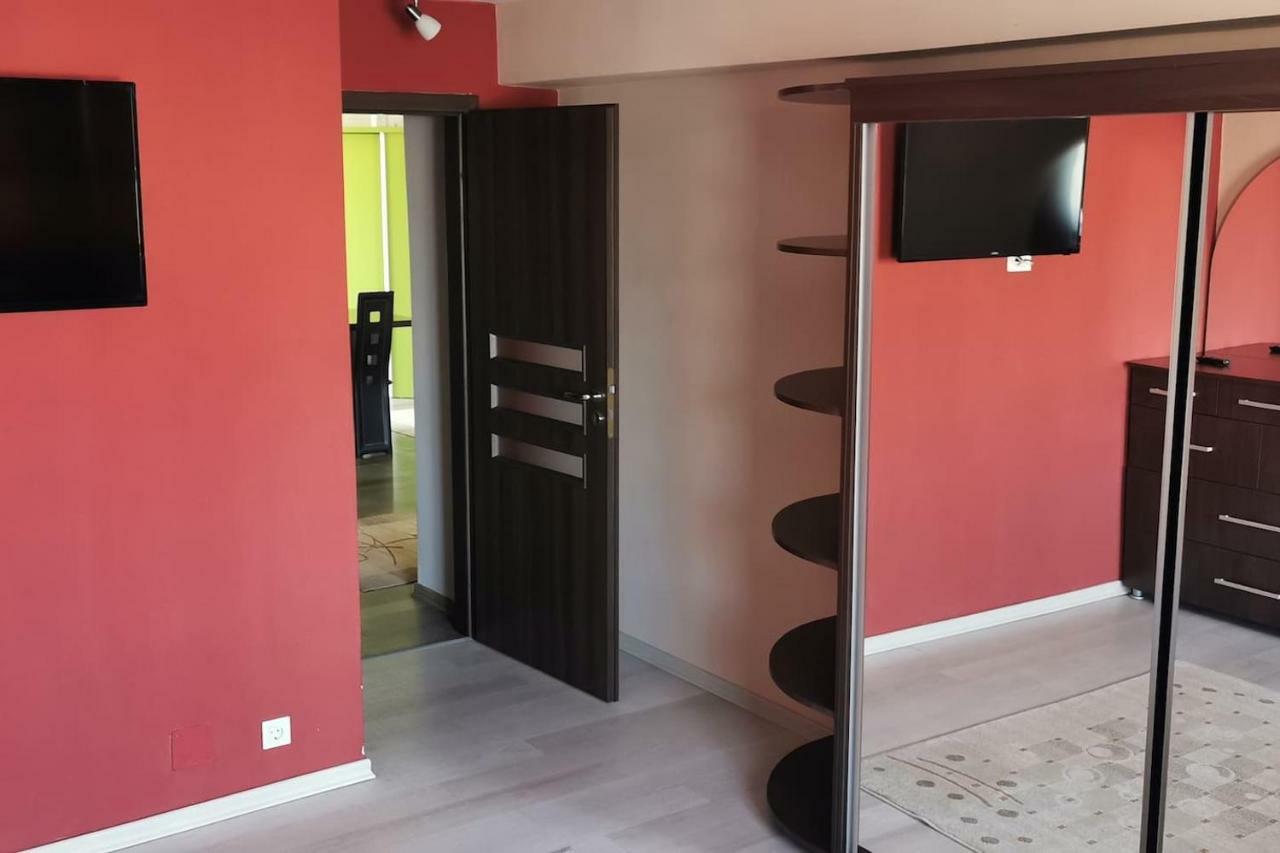 Luxury Apartment With Two Bedrooms And Large Living Room, 100 Square Meters, City Center Oradea Dış mekan fotoğraf