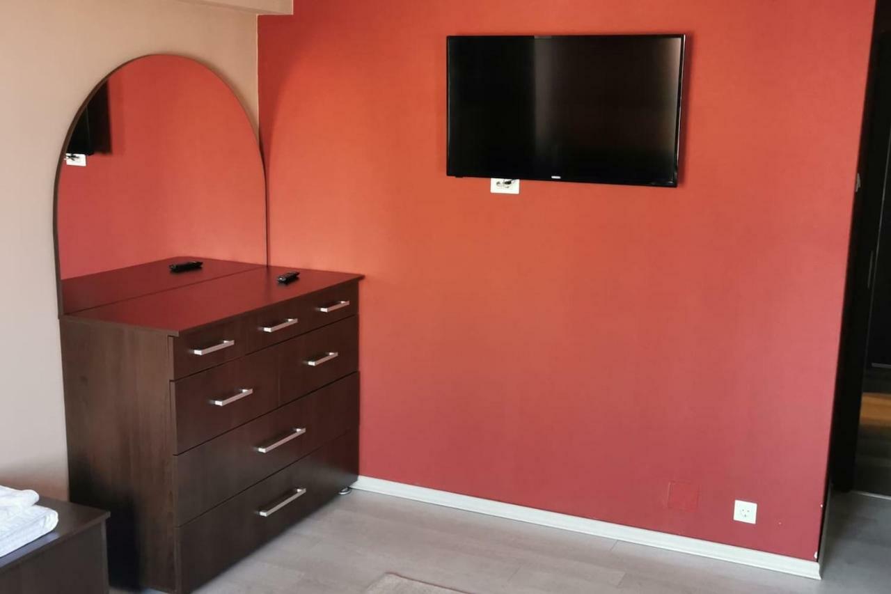 Luxury Apartment With Two Bedrooms And Large Living Room, 100 Square Meters, City Center Oradea Dış mekan fotoğraf