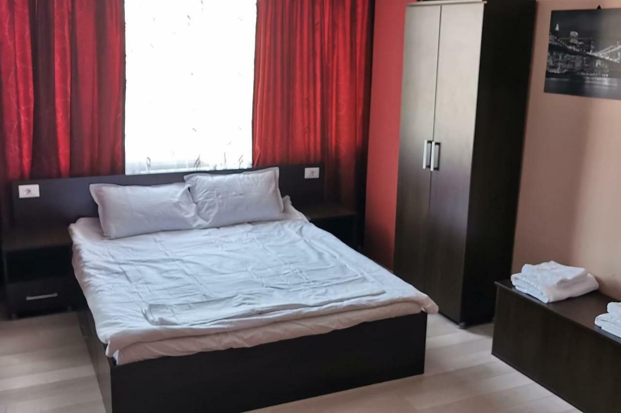 Luxury Apartment With Two Bedrooms And Large Living Room, 100 Square Meters, City Center Oradea Dış mekan fotoğraf