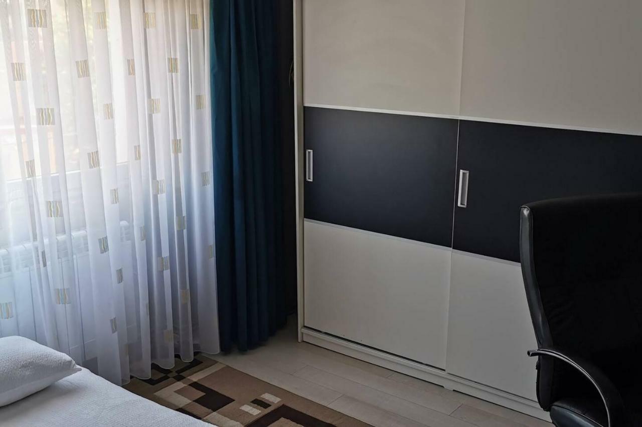Luxury Apartment With Two Bedrooms And Large Living Room, 100 Square Meters, City Center Oradea Dış mekan fotoğraf